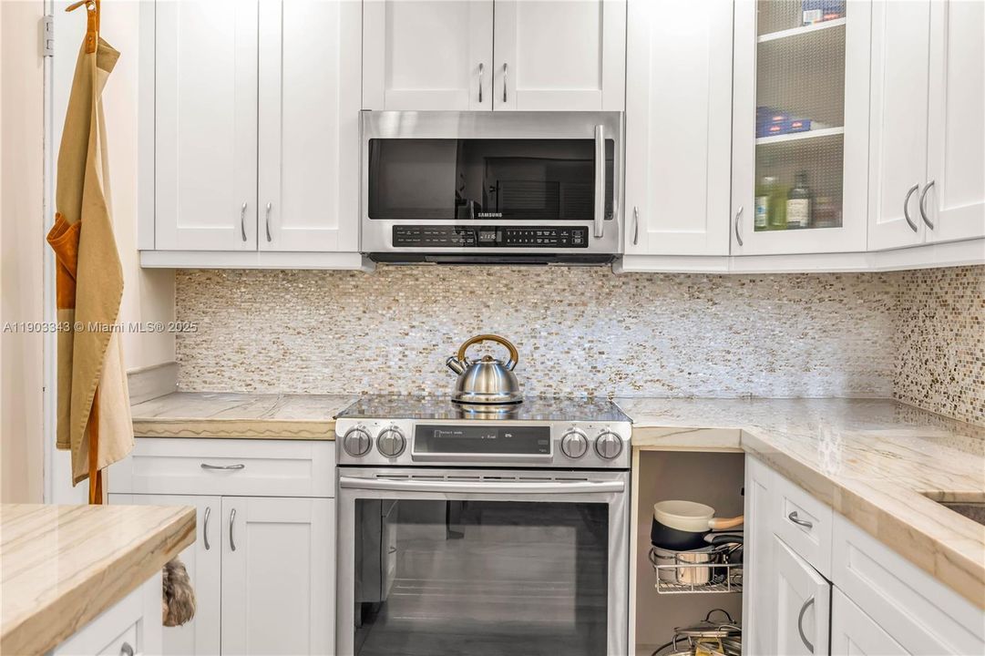 Recently Rented: $3,200 (1 beds, 1 baths, 1019 Square Feet)