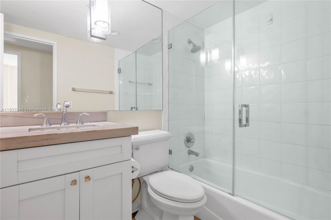 Recently Rented: $3,200 (1 beds, 1 baths, 1019 Square Feet)