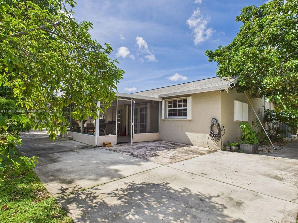 Active With Contract: $595,000 (4 beds, 2 baths, 1874 Square Feet)