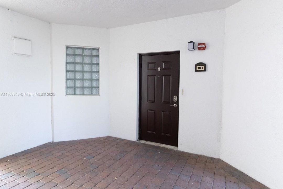 Recently Rented: $2,990 (3 beds, 2 baths, 1227 Square Feet)