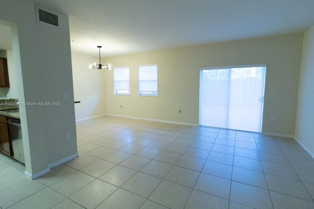 Recently Rented: $2,990 (3 beds, 2 baths, 1227 Square Feet)