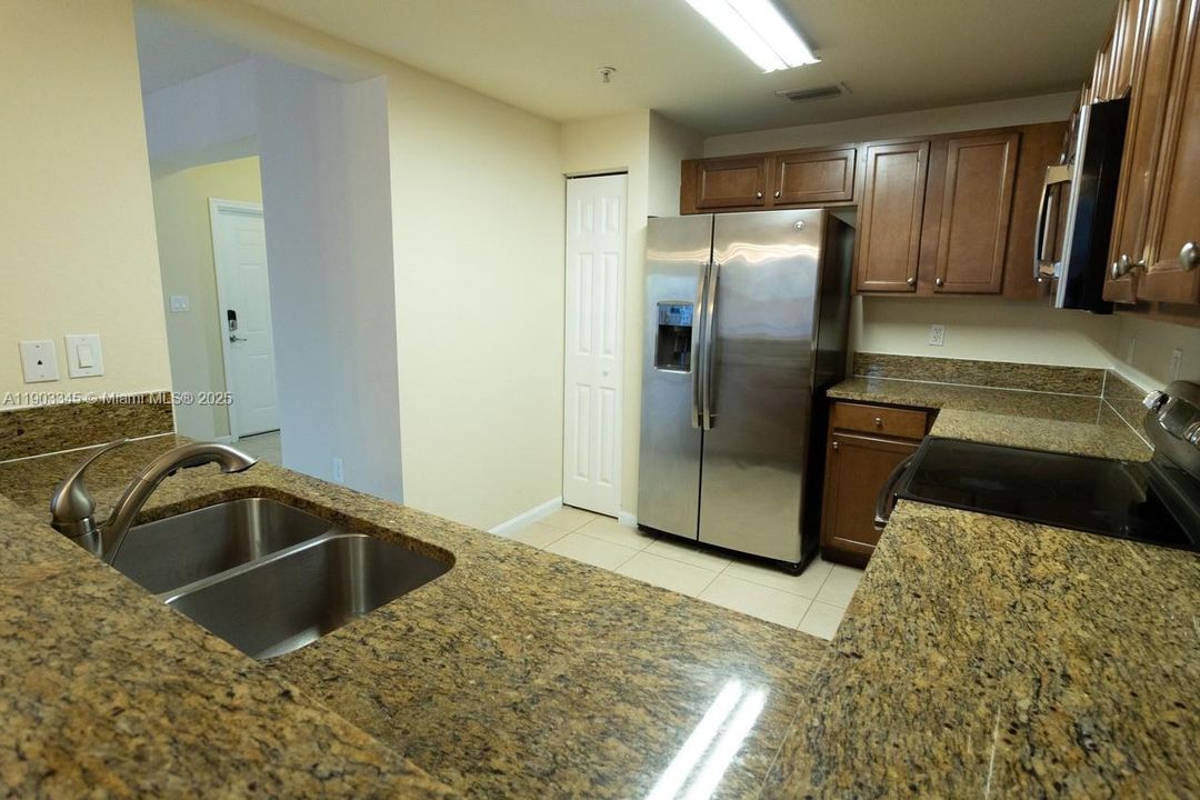 Recently Rented: $2,990 (3 beds, 2 baths, 1227 Square Feet)