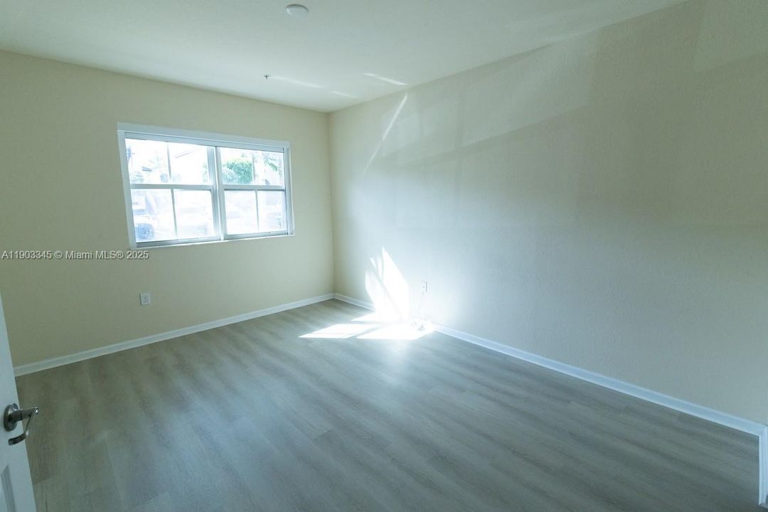 Recently Rented: $2,990 (3 beds, 2 baths, 1227 Square Feet)