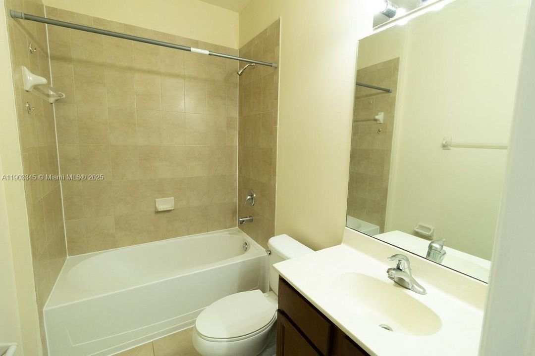 Recently Rented: $2,990 (3 beds, 2 baths, 1227 Square Feet)