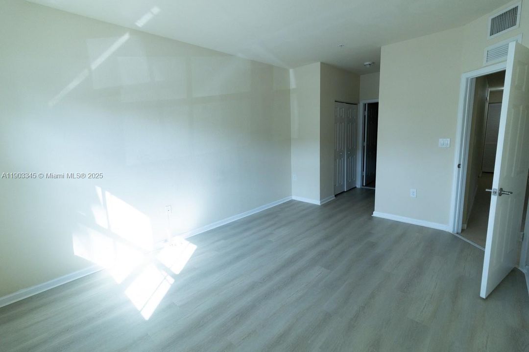 Recently Rented: $2,990 (3 beds, 2 baths, 1227 Square Feet)