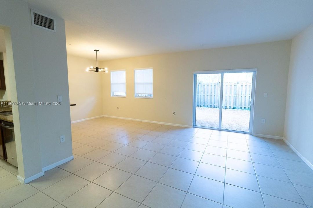 Recently Rented: $2,990 (3 beds, 2 baths, 1227 Square Feet)