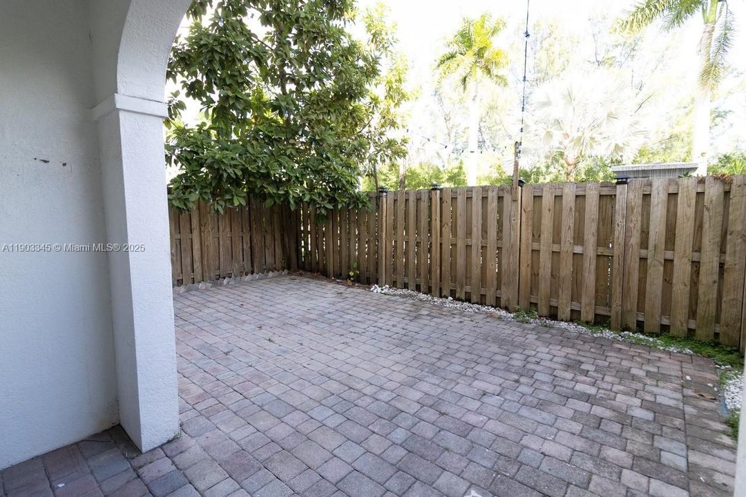 Recently Rented: $2,990 (3 beds, 2 baths, 1227 Square Feet)