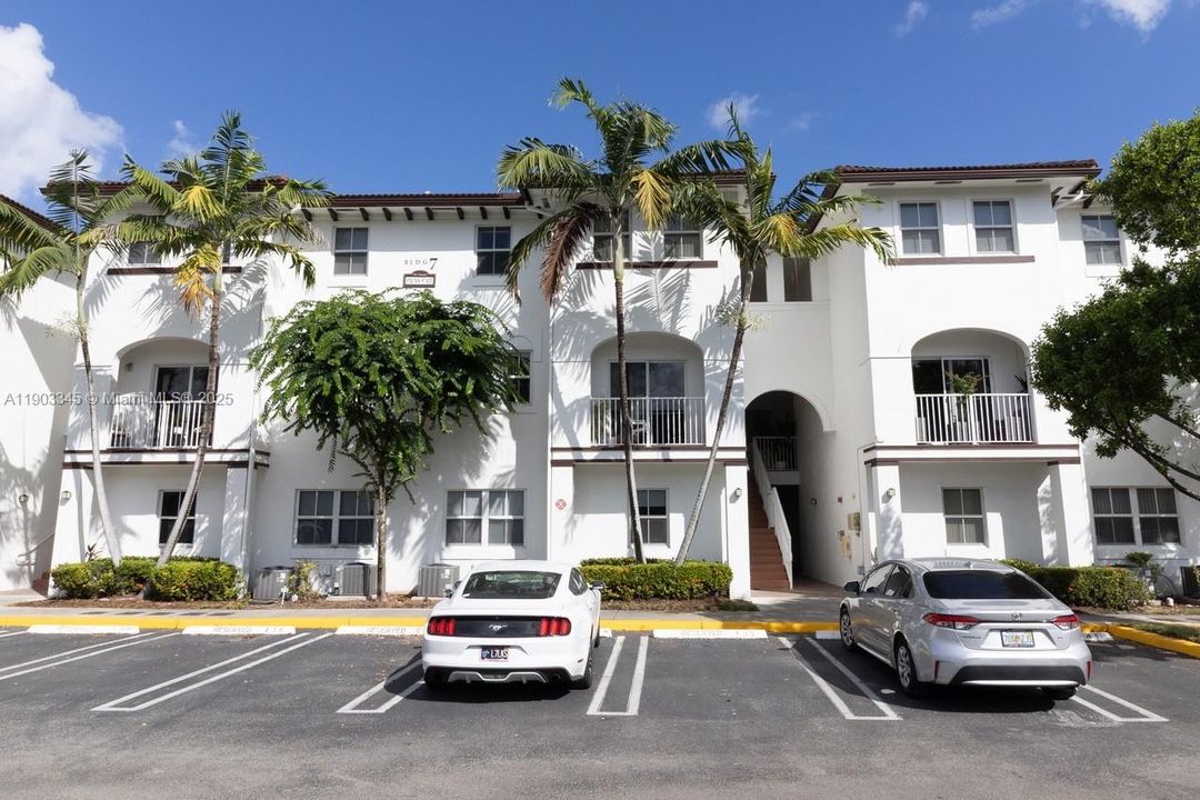 Recently Rented: $2,990 (3 beds, 2 baths, 1227 Square Feet)