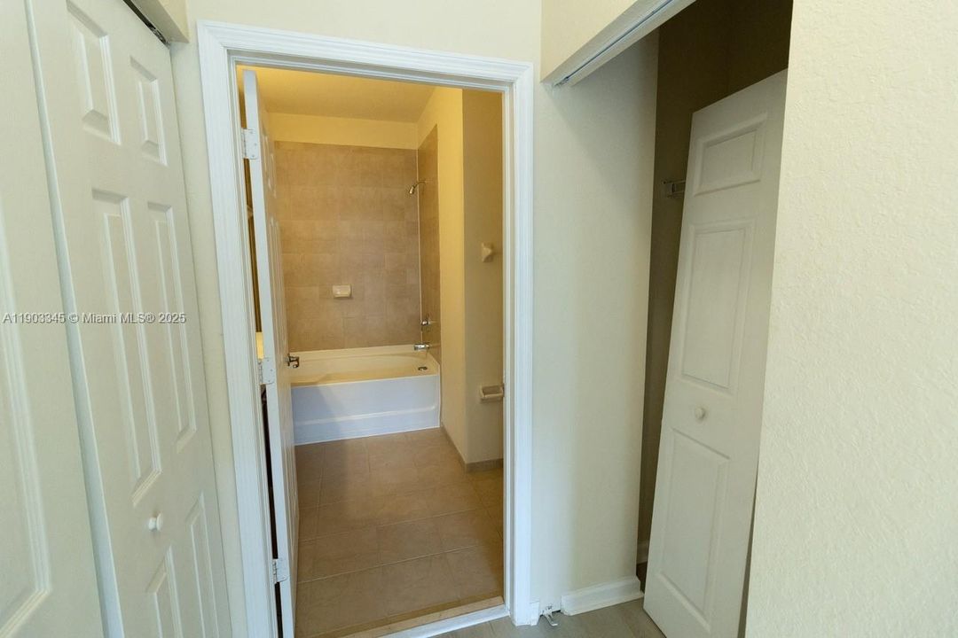 Recently Rented: $2,990 (3 beds, 2 baths, 1227 Square Feet)