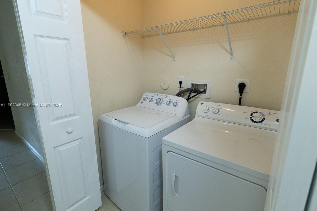 Recently Rented: $2,990 (3 beds, 2 baths, 1227 Square Feet)