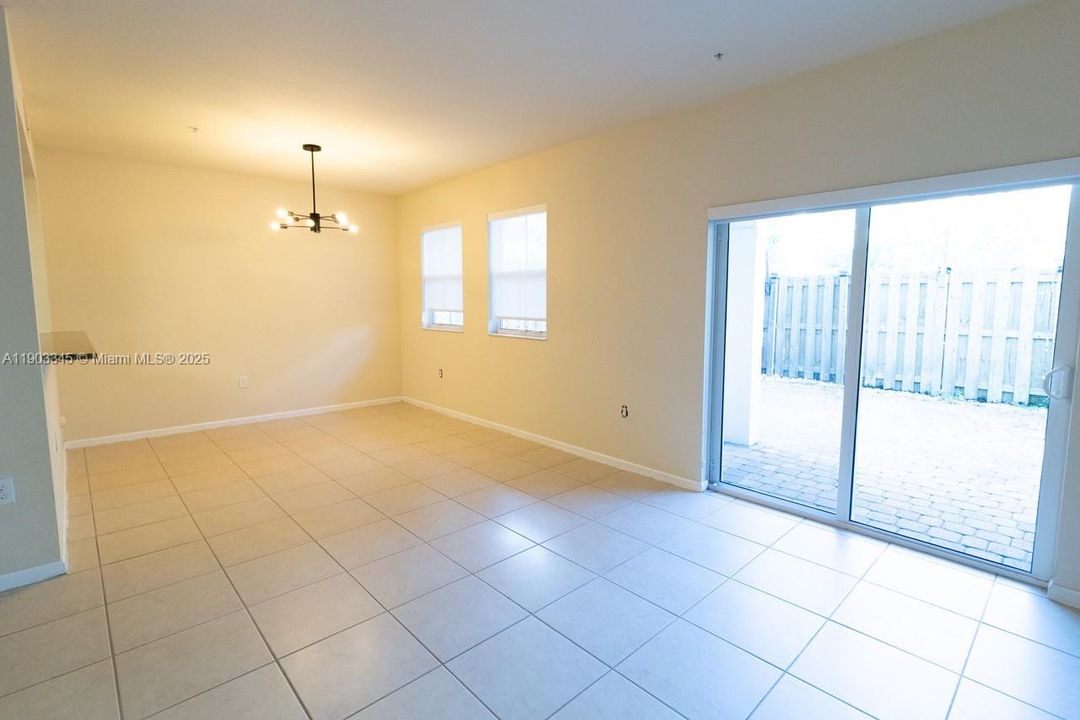 Recently Rented: $2,990 (3 beds, 2 baths, 1227 Square Feet)