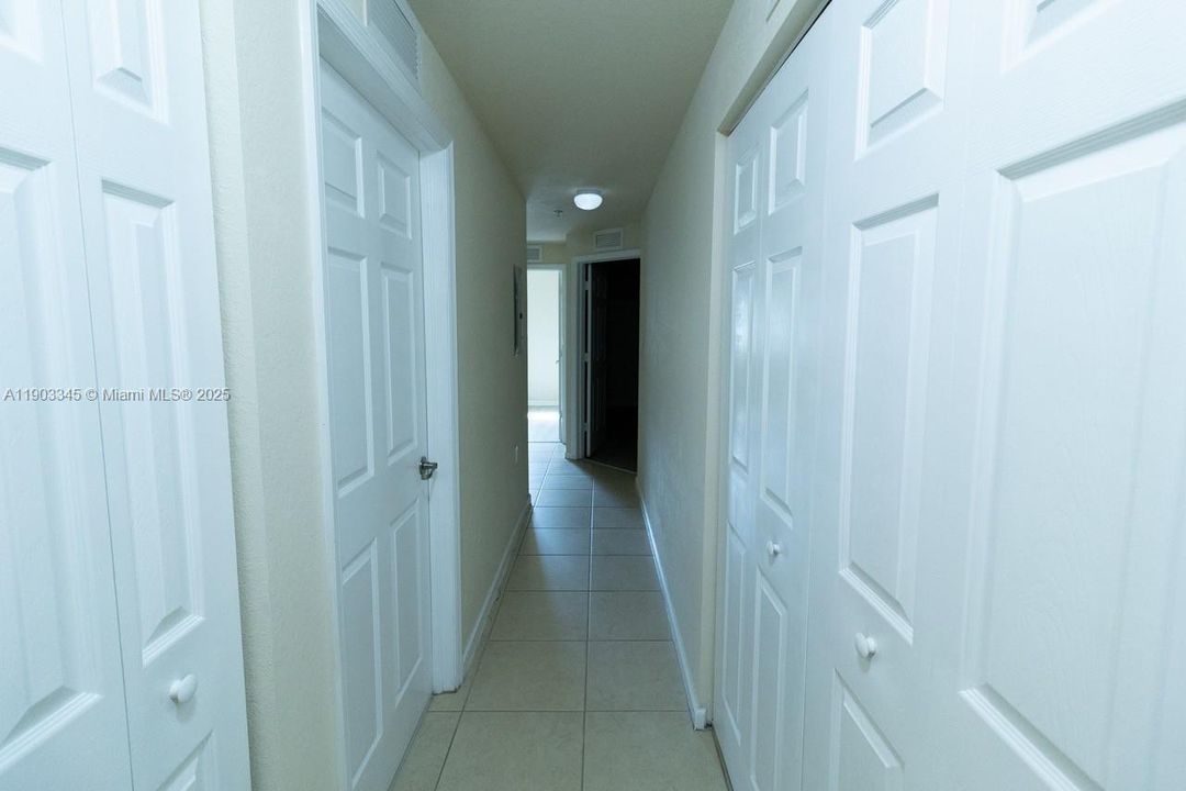 Recently Rented: $2,990 (3 beds, 2 baths, 1227 Square Feet)