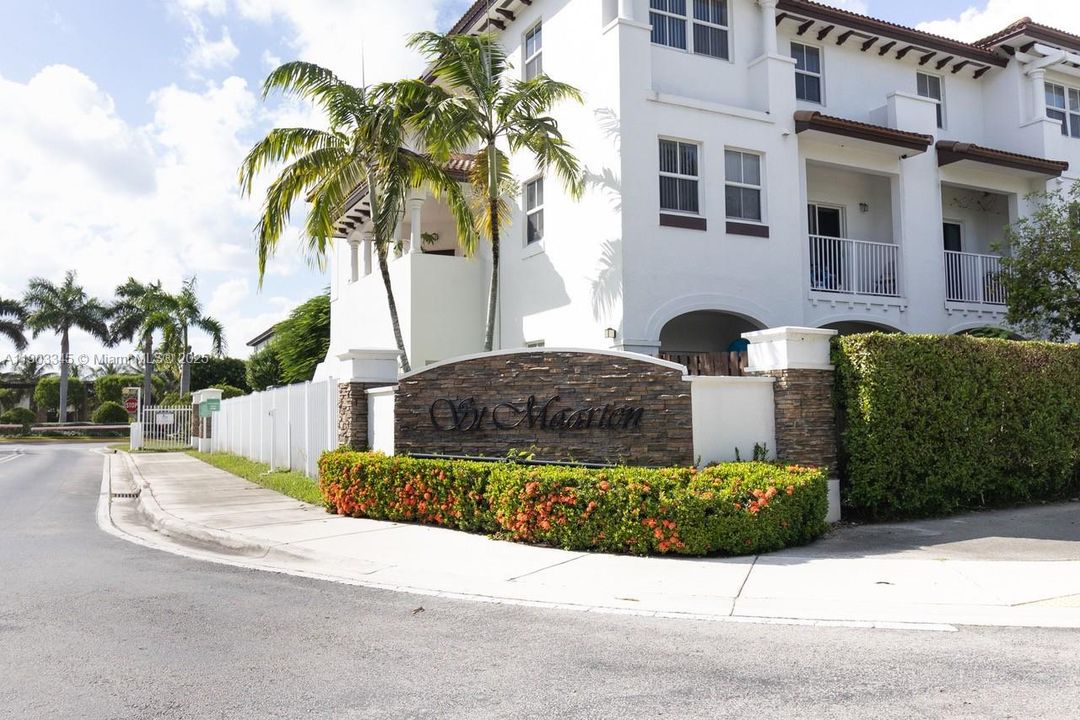 Recently Rented: $2,990 (3 beds, 2 baths, 1227 Square Feet)