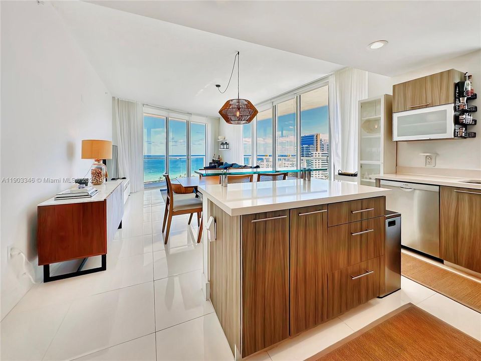 For Rent: $7,000 (3 beds, 3 baths, 1230 Square Feet)