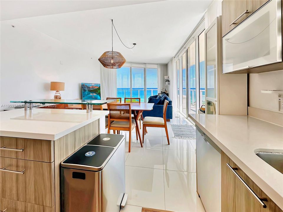 For Rent: $7,000 (3 beds, 3 baths, 1230 Square Feet)