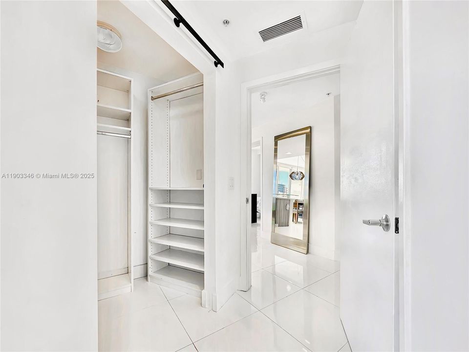 For Rent: $7,000 (3 beds, 3 baths, 1230 Square Feet)