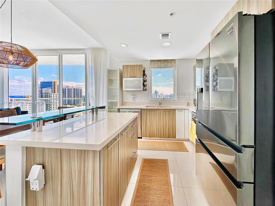 For Rent: $7,000 (3 beds, 3 baths, 1230 Square Feet)