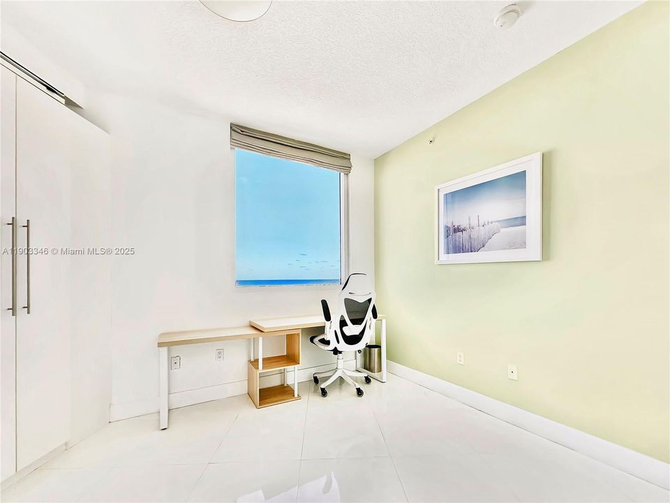 3rd Bedroom / Library