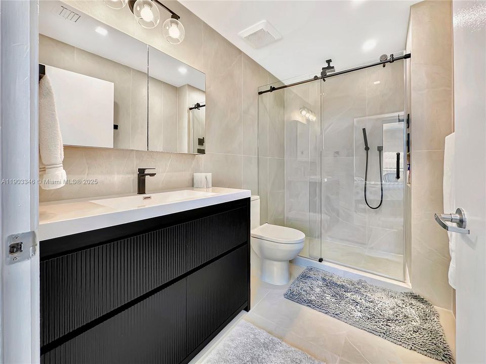 For Rent: $7,000 (3 beds, 3 baths, 1230 Square Feet)