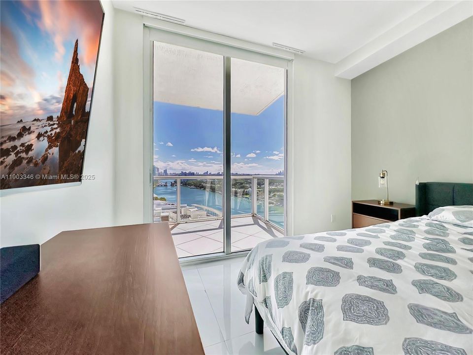 For Rent: $7,000 (3 beds, 3 baths, 1230 Square Feet)