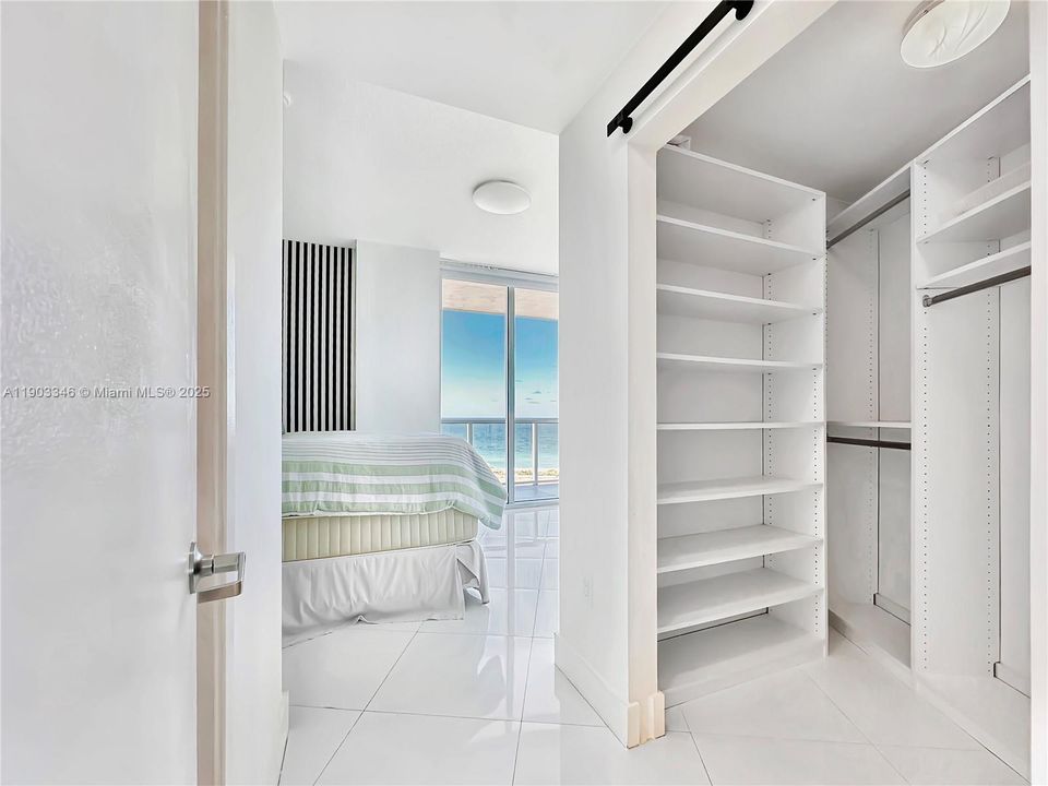 For Rent: $7,000 (3 beds, 3 baths, 1230 Square Feet)