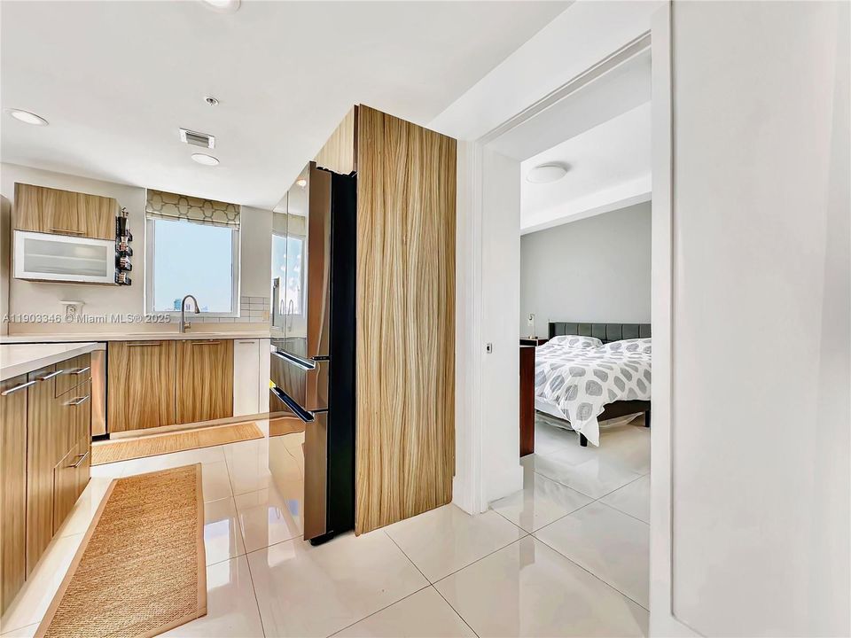 For Rent: $7,000 (3 beds, 3 baths, 1230 Square Feet)