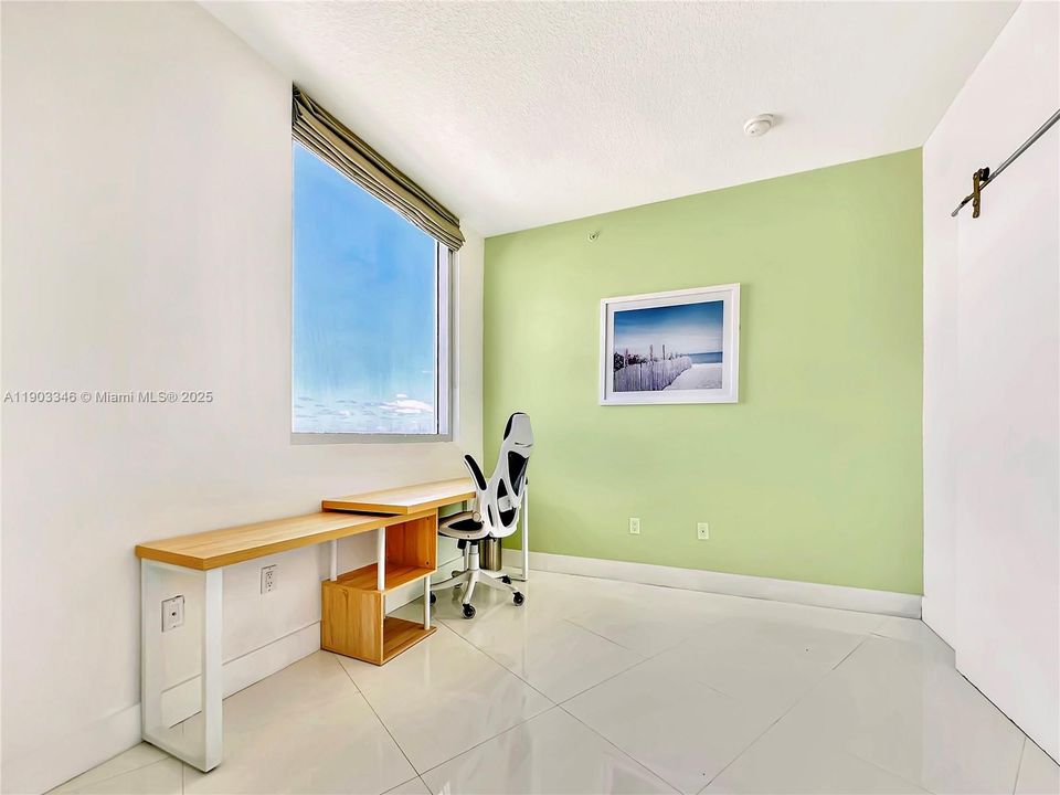 3rd Bedroom / Library