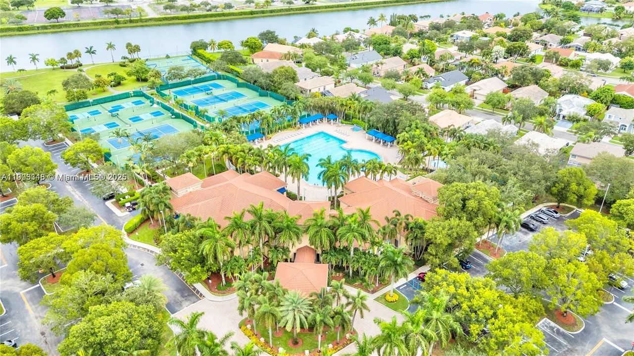 На продажу: $714,999 (3 спален, 2 ванн, 1616 Квадратных фут)