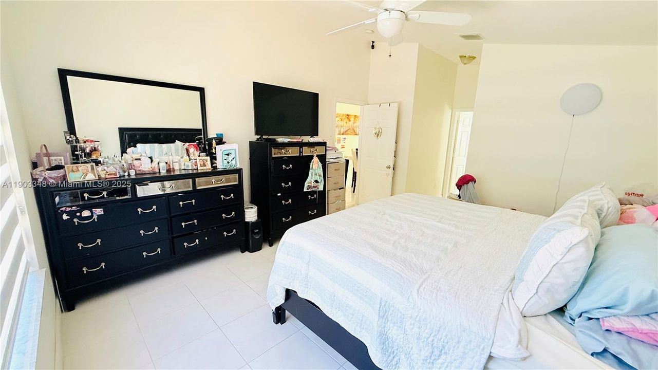 На продажу: $714,999 (3 спален, 2 ванн, 1616 Квадратных фут)