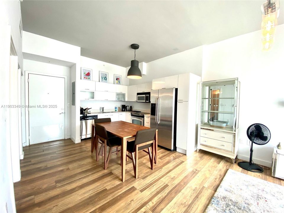 For Rent: $2,650 (1 beds, 1 baths, 665 Square Feet)