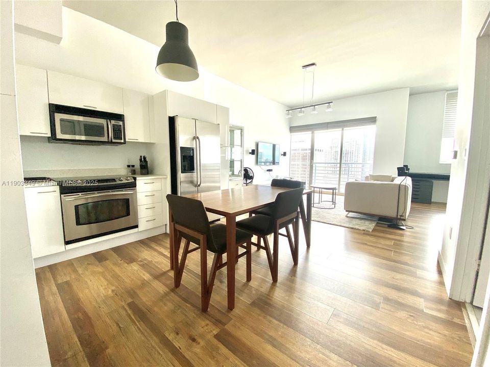 For Rent: $2,650 (1 beds, 1 baths, 665 Square Feet)