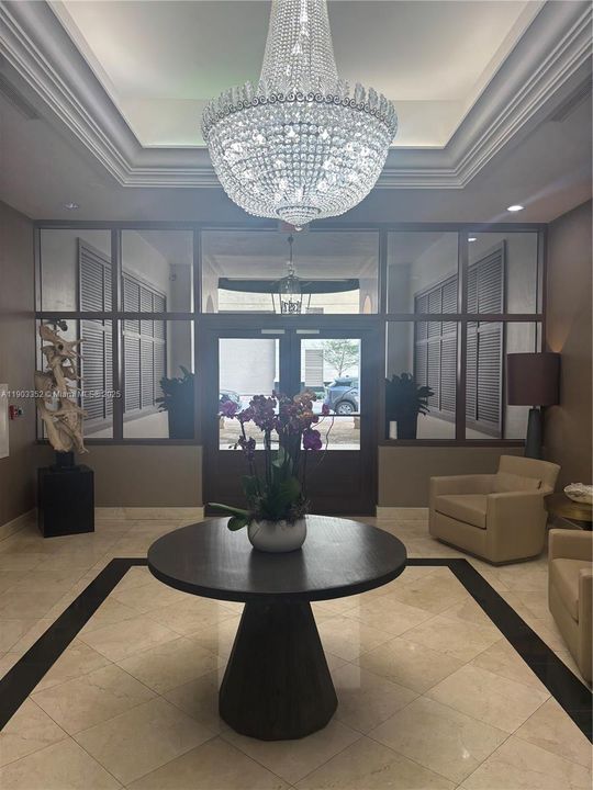 Active With Contract: $566,000 (2 beds, 2 baths, 932 Square Feet)