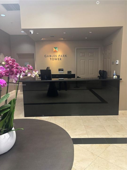 Active With Contract: $566,000 (2 beds, 2 baths, 932 Square Feet)