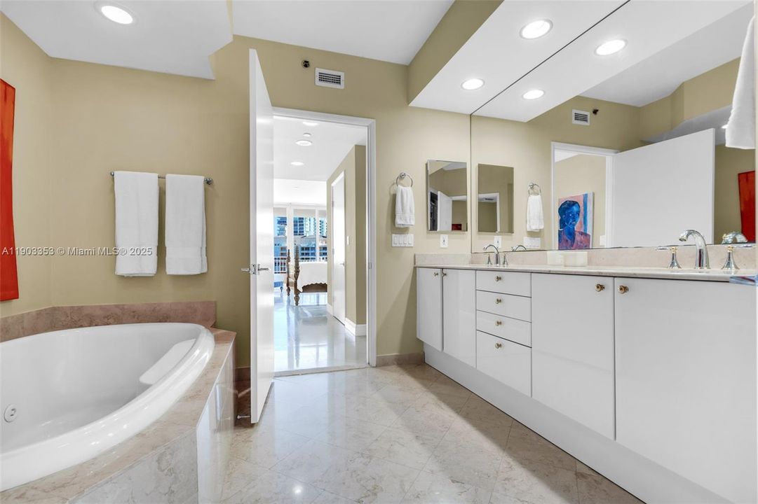 出租: $20,000 (3 贝兹, 3 浴室, 2510 平方英尺)