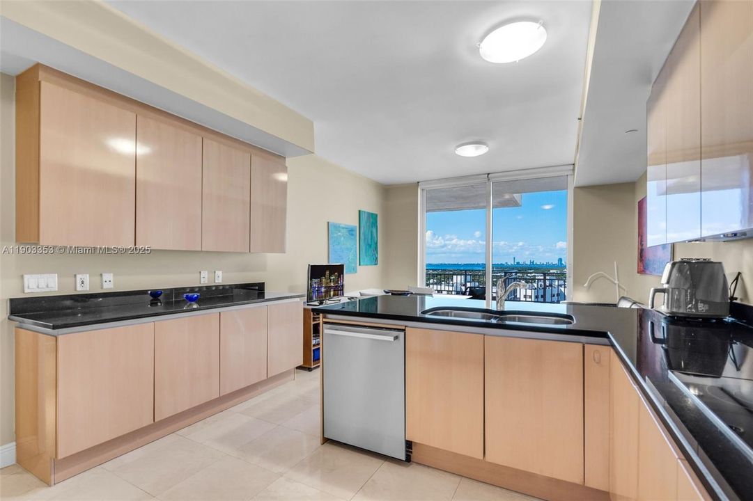 出租: $20,000 (3 贝兹, 3 浴室, 2510 平方英尺)