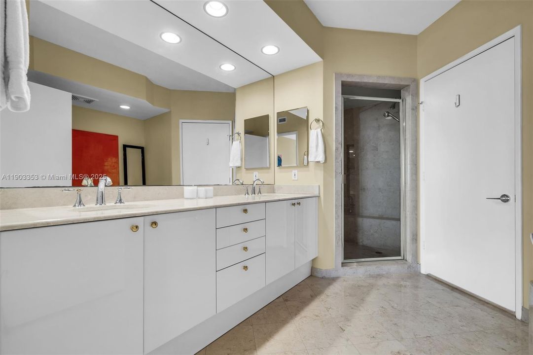 出租: $20,000 (3 贝兹, 3 浴室, 2510 平方英尺)