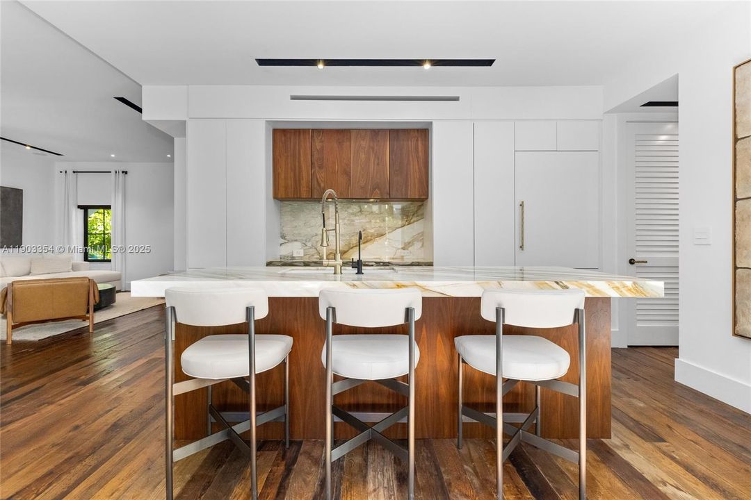 待售: $2,995,000 (4 贝兹, 3 浴室, 2388 平方英尺)