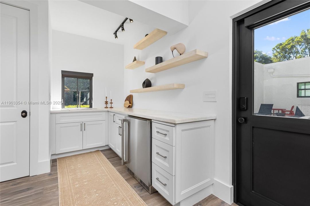 待售: $2,995,000 (4 贝兹, 3 浴室, 2388 平方英尺)