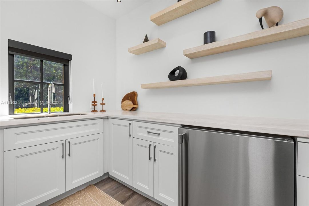 待售: $2,995,000 (4 贝兹, 3 浴室, 2388 平方英尺)