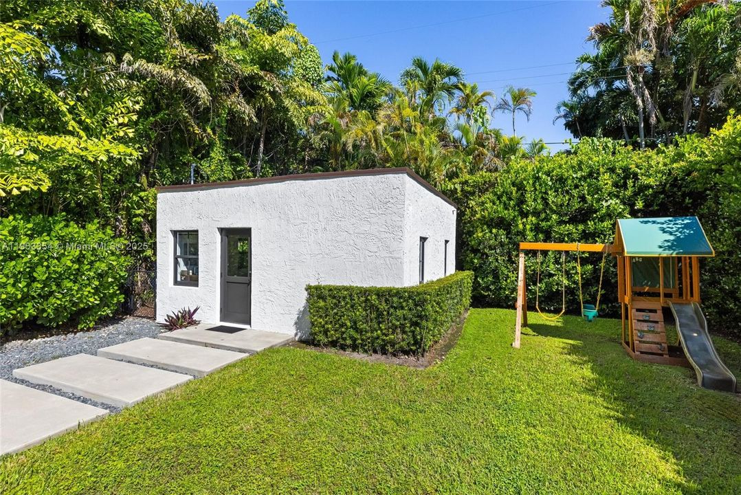 待售: $2,995,000 (4 贝兹, 3 浴室, 2388 平方英尺)