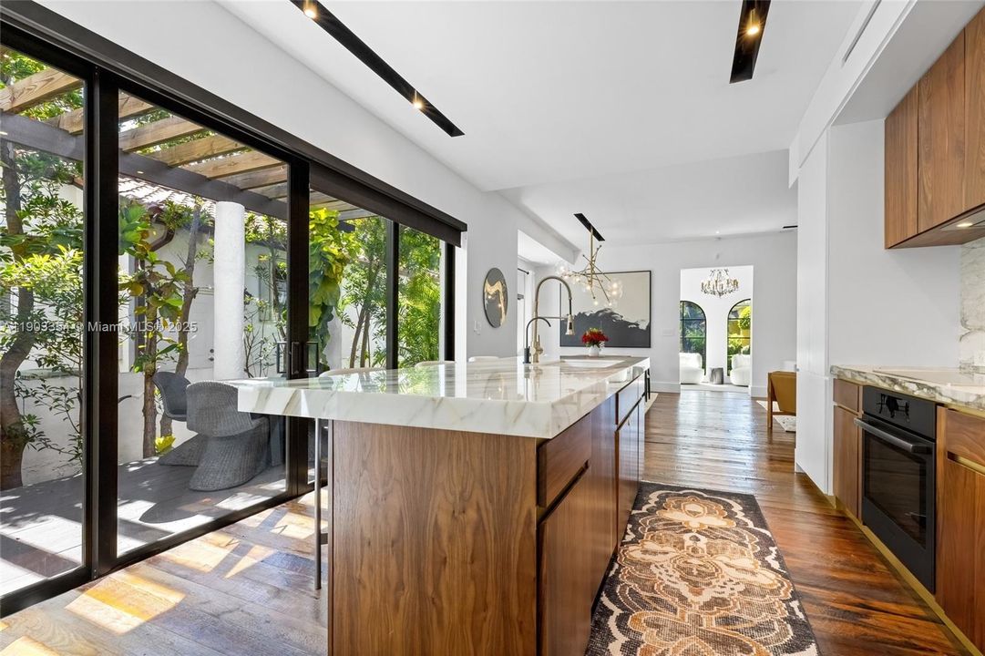 待售: $2,995,000 (4 贝兹, 3 浴室, 2388 平方英尺)