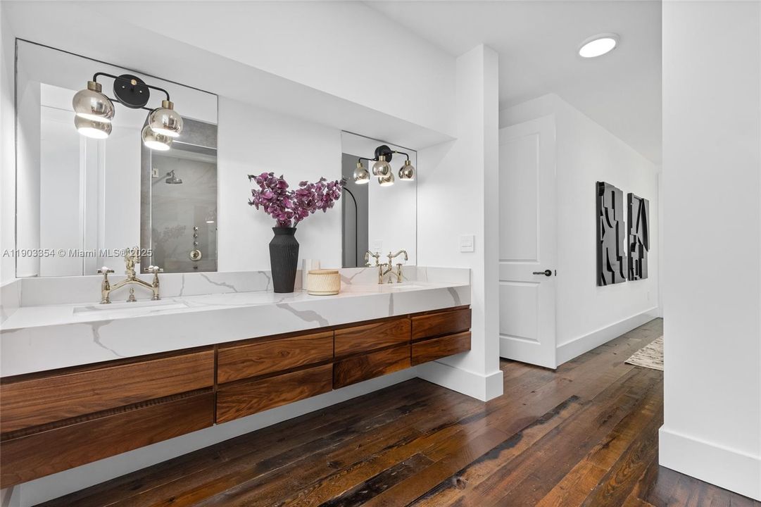 待售: $2,995,000 (4 贝兹, 3 浴室, 2388 平方英尺)