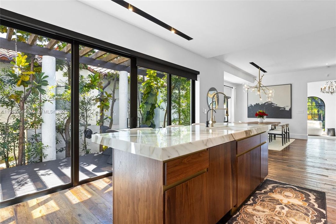 待售: $2,995,000 (4 贝兹, 3 浴室, 2388 平方英尺)