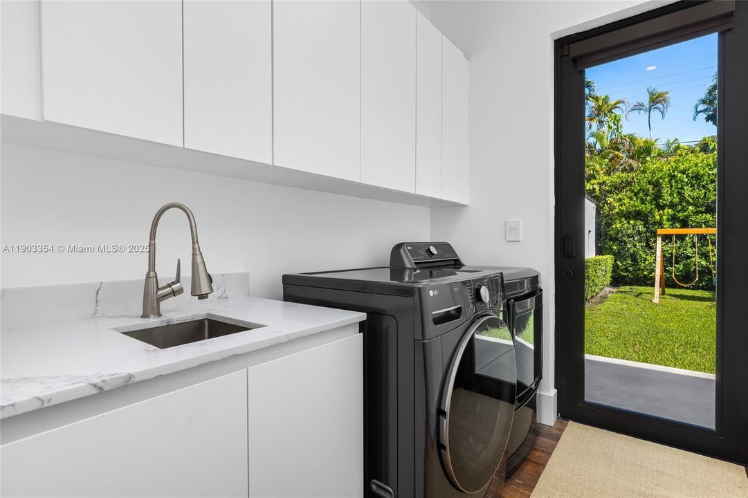 待售: $2,995,000 (4 贝兹, 3 浴室, 2388 平方英尺)