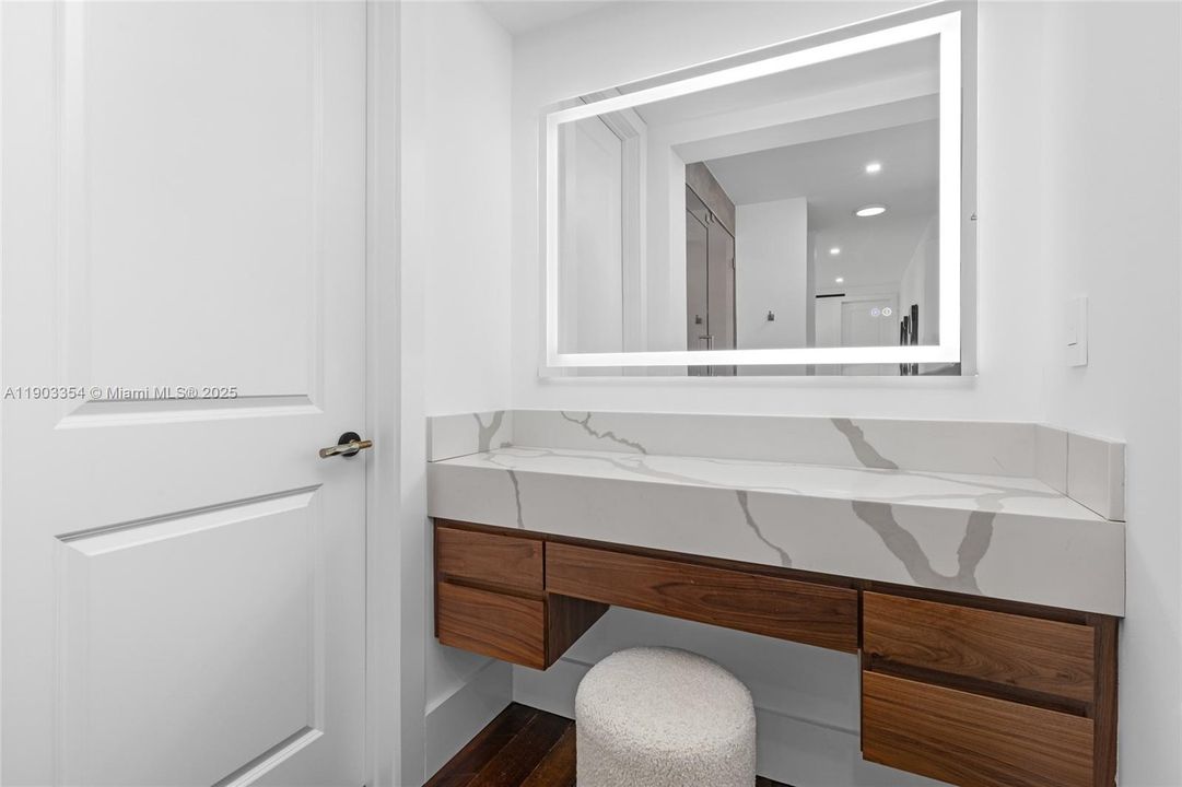 待售: $2,995,000 (4 贝兹, 3 浴室, 2388 平方英尺)