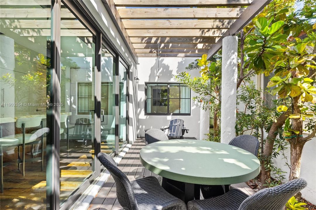 待售: $2,995,000 (4 贝兹, 3 浴室, 2388 平方英尺)