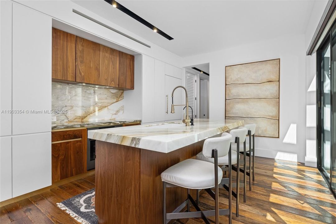 待售: $2,995,000 (4 贝兹, 3 浴室, 2388 平方英尺)