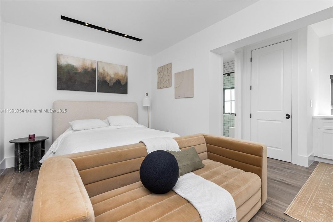 待售: $2,995,000 (4 贝兹, 3 浴室, 2388 平方英尺)