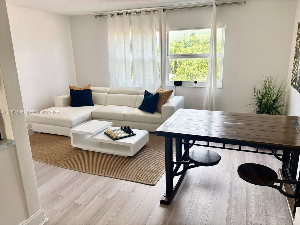 Recently Rented: $2,000 (2 beds, 2 baths, 840 Square Feet)