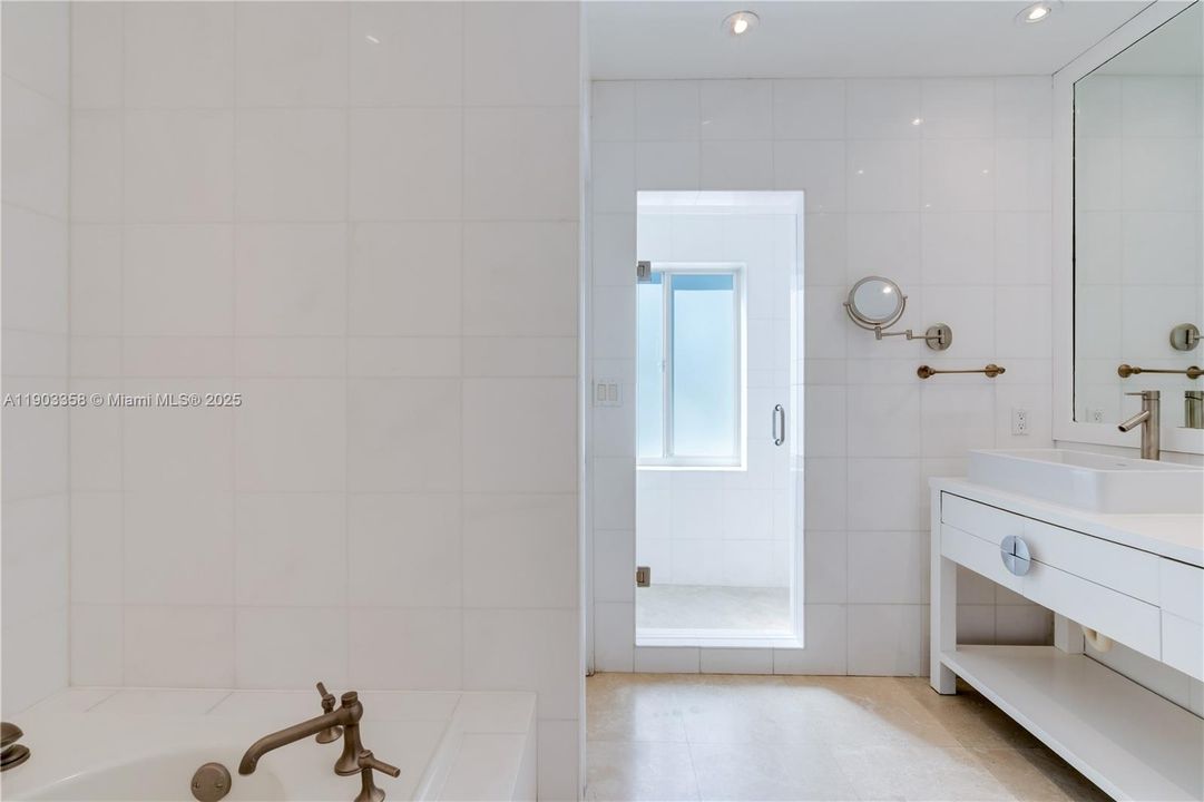 На продажу: $4,550,000 (5 спален, 5 ванн, 3946 Квадратных фут)